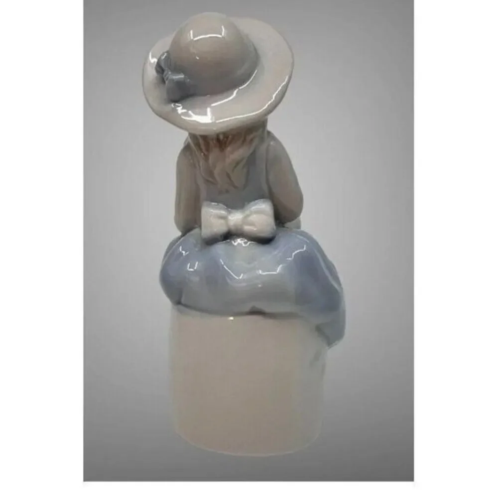 Beautiful Classic Porcelain Vintage Homco Girl Holding Puppy‎ Dog 4 1/2 inch